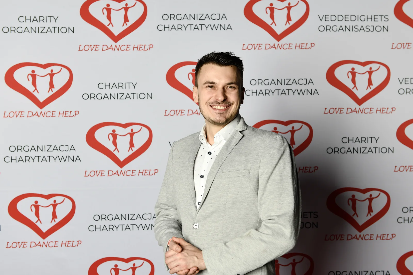 Alan podczas wydarzenia charytatywnego